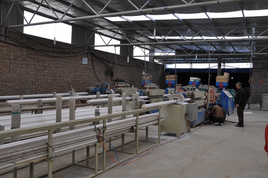 PVC方孔柵格管 生產(chǎn) (1)